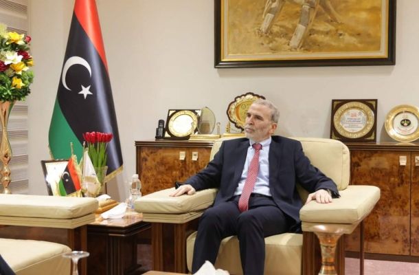 خاص..المركزي يكشف منحه الإذن للتجارة والتنمية بإستئناف بيع النقد الأجنبي بدءً من الغد