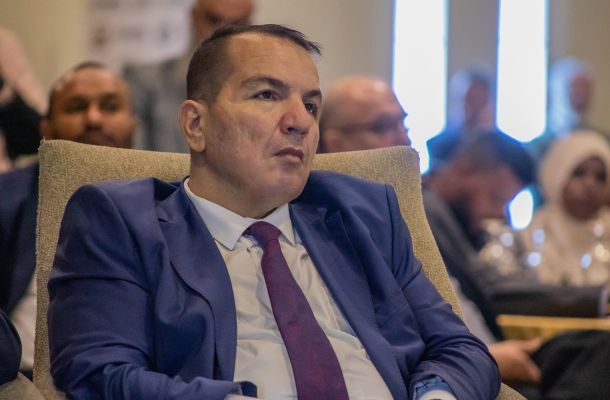 خاص.. توقيع عقد نظافة وسفرجة بمليون .. ومبالغة في شراء مبنى.. تابع تفاصيل إيقاف رئيس ليبيانا