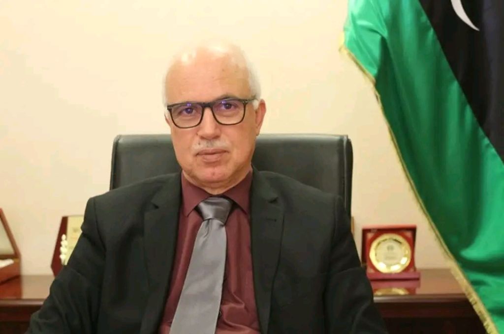"شكشك" يبحث أعمال صيانة مشروع تنفيذ وتجهيز ملعب طرابلس