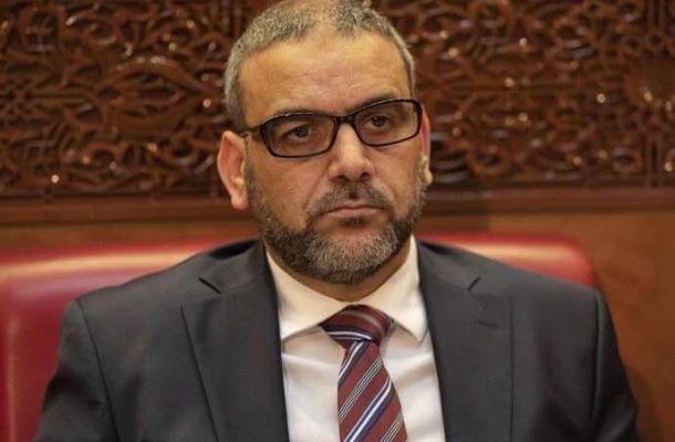 صنع الله يصل مدينة بنغازي للاطلاع على عمل الشركات هناك