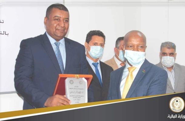 العمل والتأهيل بالوفاق تقدم توصيات للجنة المكلفة بإعداد قانون نظام المرتبات