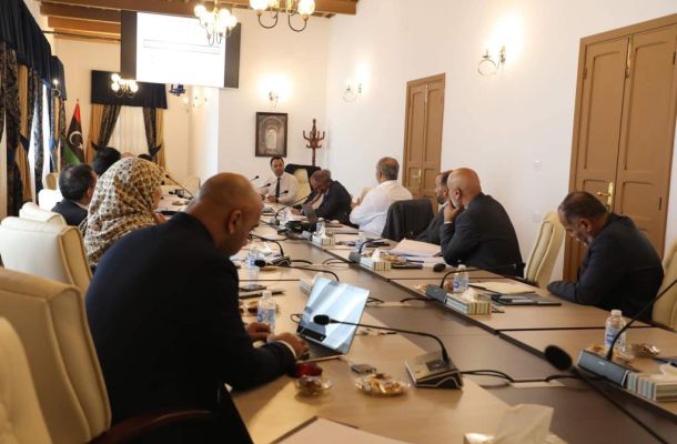 خاص.. "غيث" يُعقب حصرياً على ارتفاع الدولار وبطاقات الأغراض الشخصية والعجز