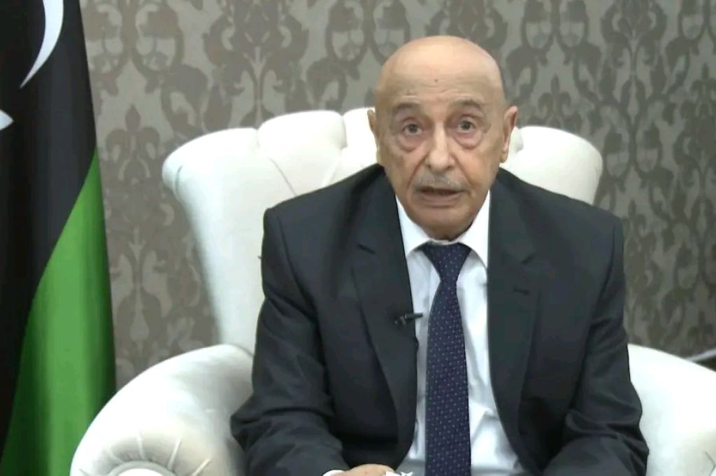 "شكشك" يبحث أعمال صيانة مشروع تنفيذ وتجهيز ملعب طرابلس