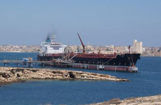 لجنة ازمة الوقود والغاز تضع نصب اعينها علي الاعتمادات المستندية
