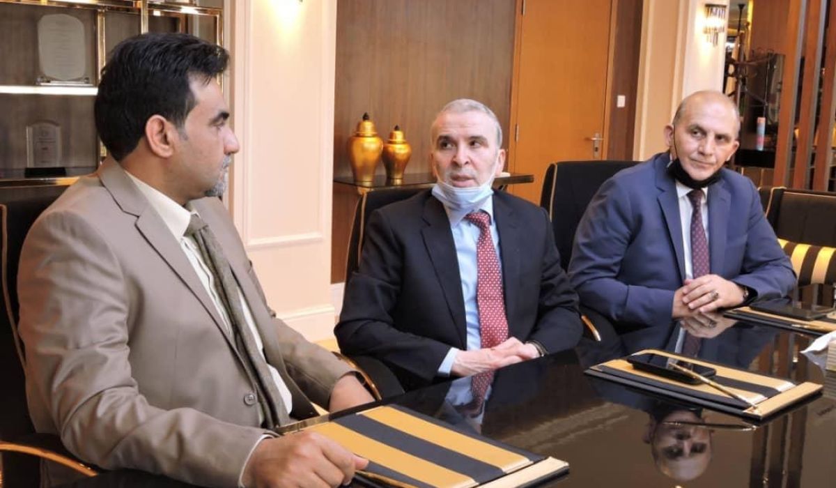 صنع الله في لقائه رئيس اتحاد عمال النفط والغاز : "نسير في الاتجاه الصحيح"