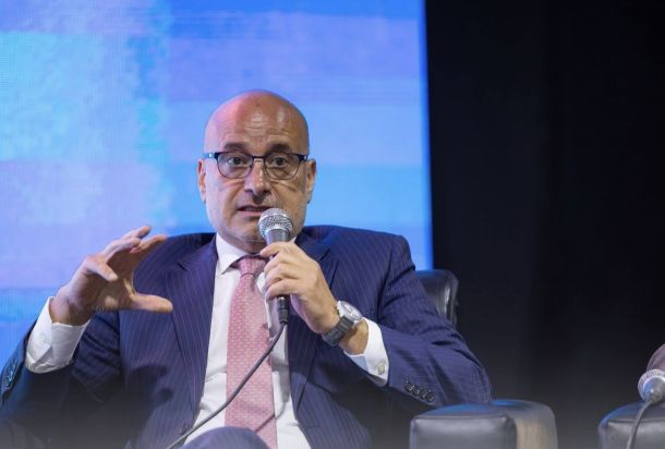 “حسني بي”: إصلاح الاقتصاد الليبي يبدأ من جذور الخلل لا من أعراضه.. الأرقام أولاً بعيداً عن العواطف والشعبويات