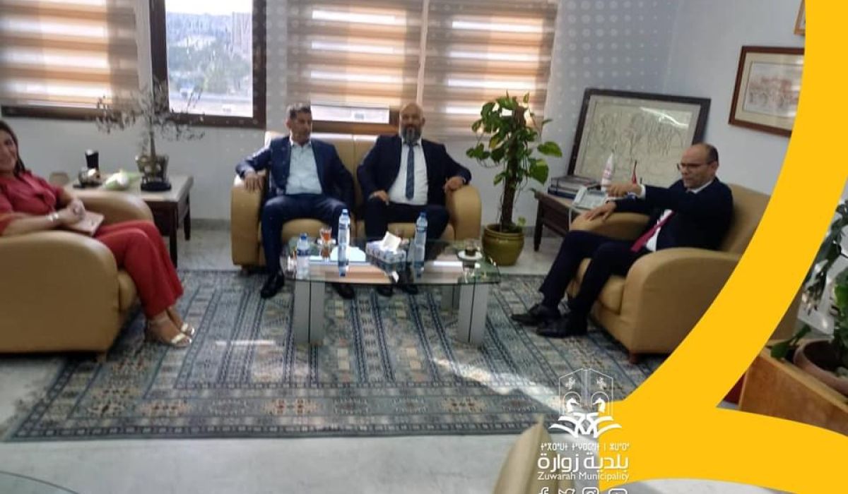 عميد بلدية زوارة يُناقش مع مدير شركة الخطوط التونسية سُبل فتح رحلات جوية بين مطاري زوارة وتونس "قرطاج"