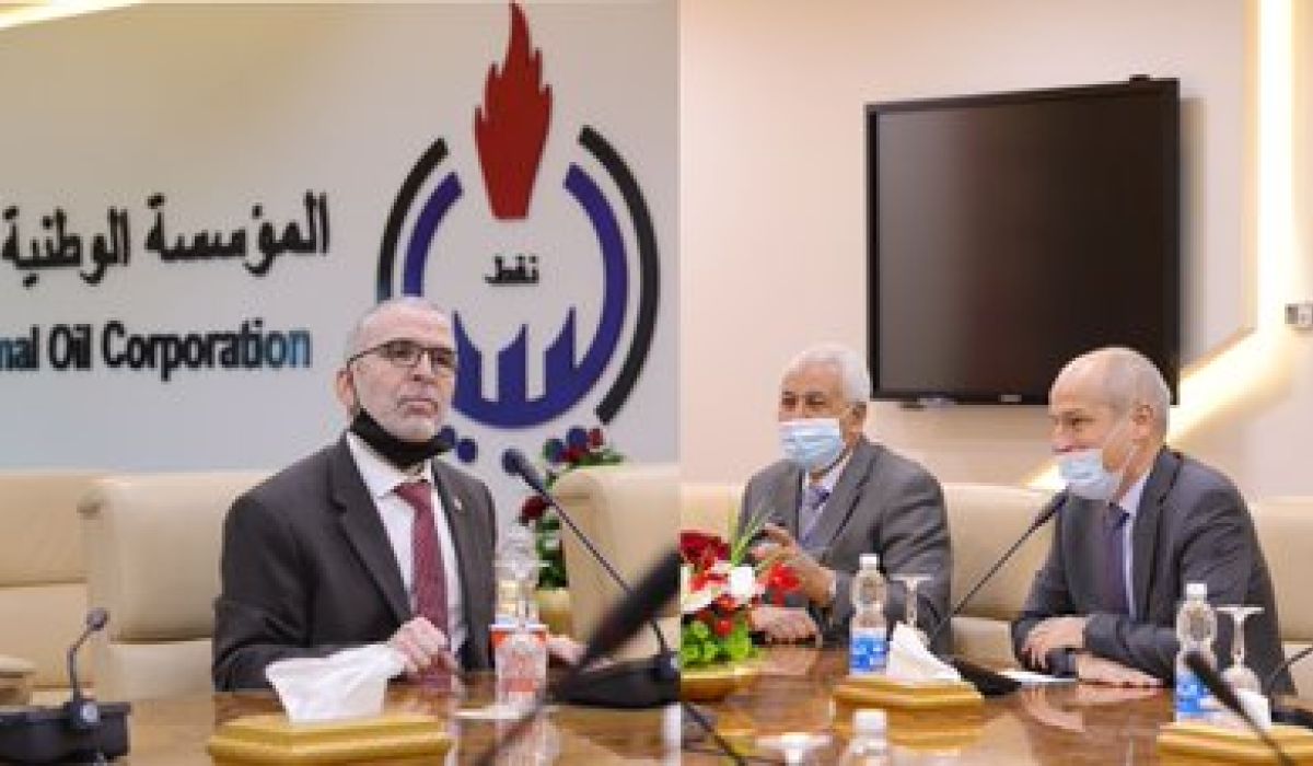 المؤسسة الوطنية للنفط تبحث مع توتال الفرنسية برامج تطوير الحقول