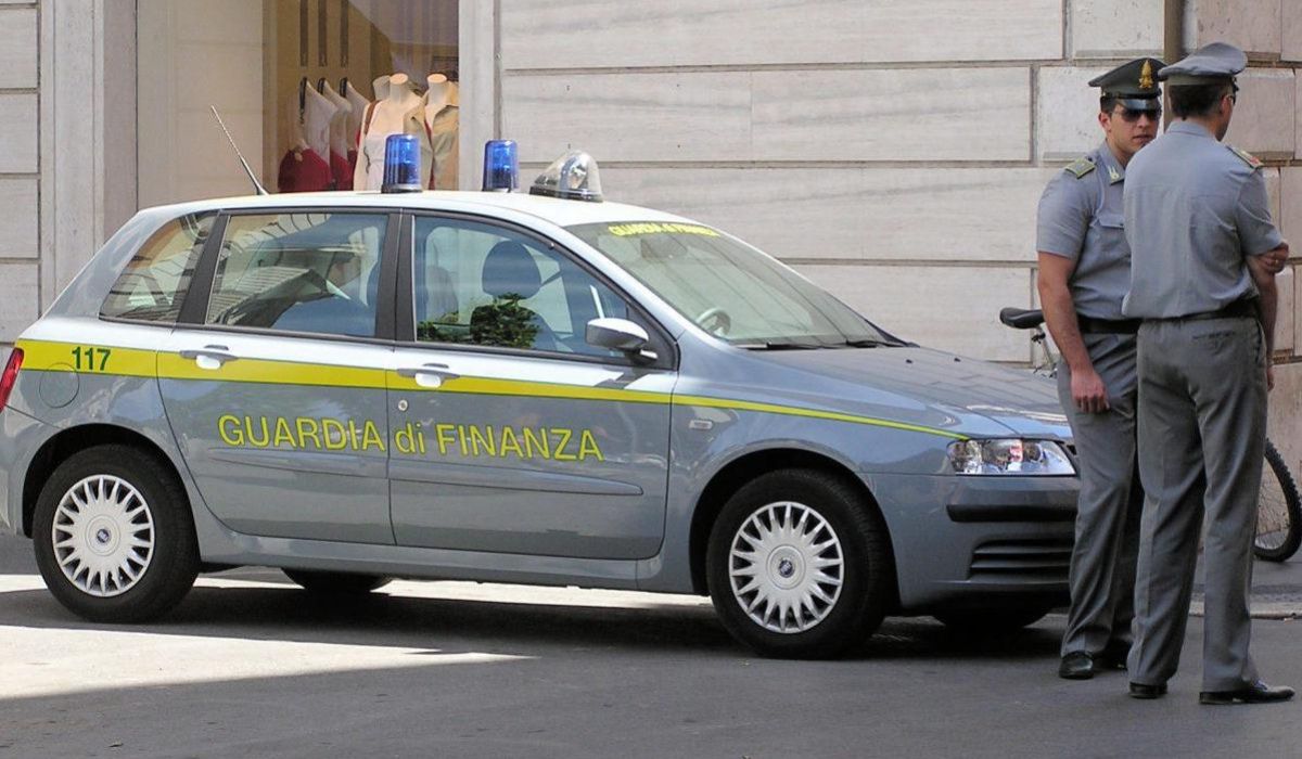 السلطات الأيطالية تستولى على 2 مليون يورو تعود للوسيط الذي باع أملاك ابن القذافي في روما