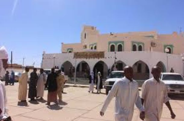 بلدي تاجورا يسلم عشرة حاويات قمامة لشركة الخدمات العامة