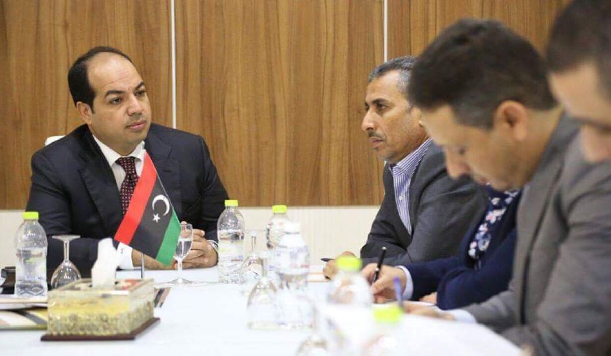 معيتيق يجتمع مع وزير المواصلات لإعادة إفتتاح مطار سبها