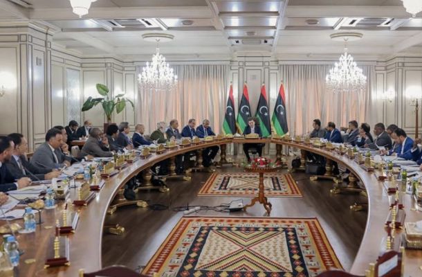 مؤسسة النفط تصدر بياناً بشأن تأخر الحكومة في اعتماد قرار زيادة المرتبات الأساسية للعاملين بالقطاع بنسبة 67 %