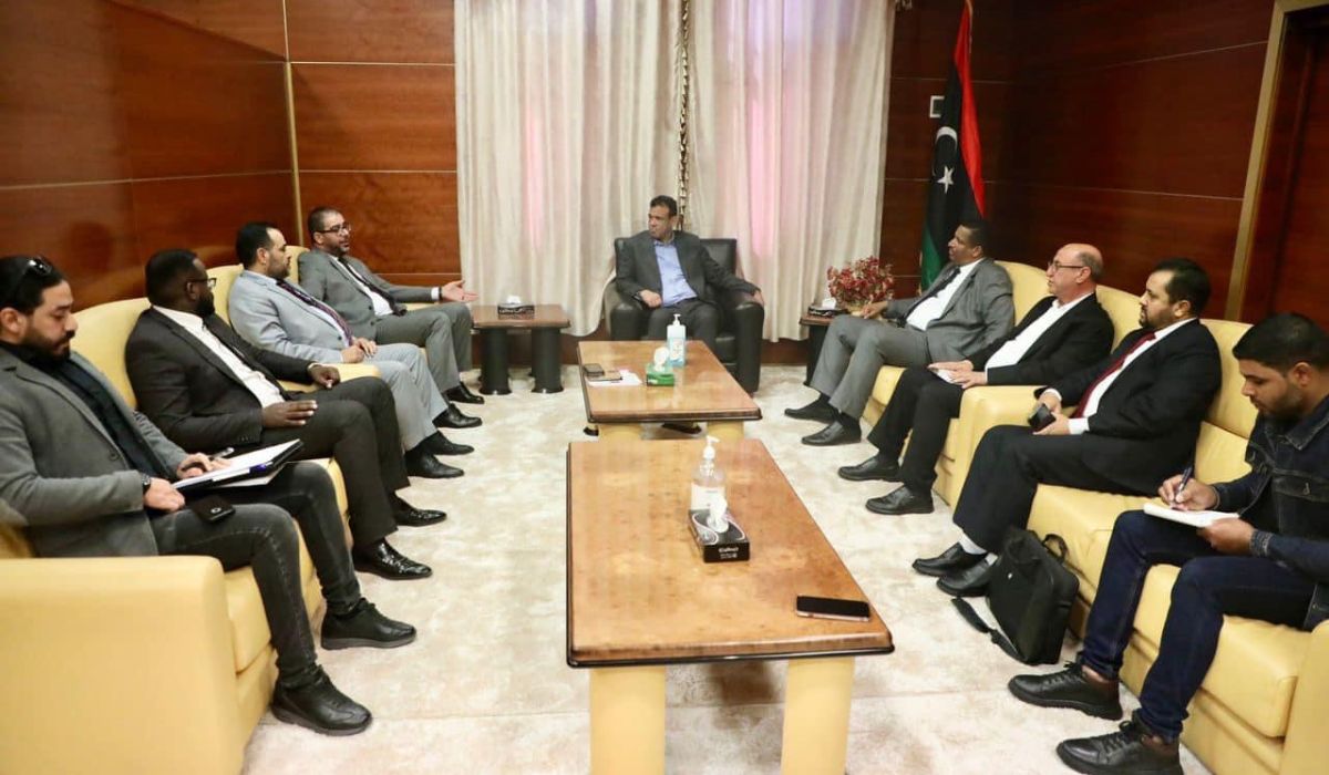 "أبوجناح" يُتابع إجراءات الإفراج عن المرتبات المتعثرة لموظفي قطاع الصحة