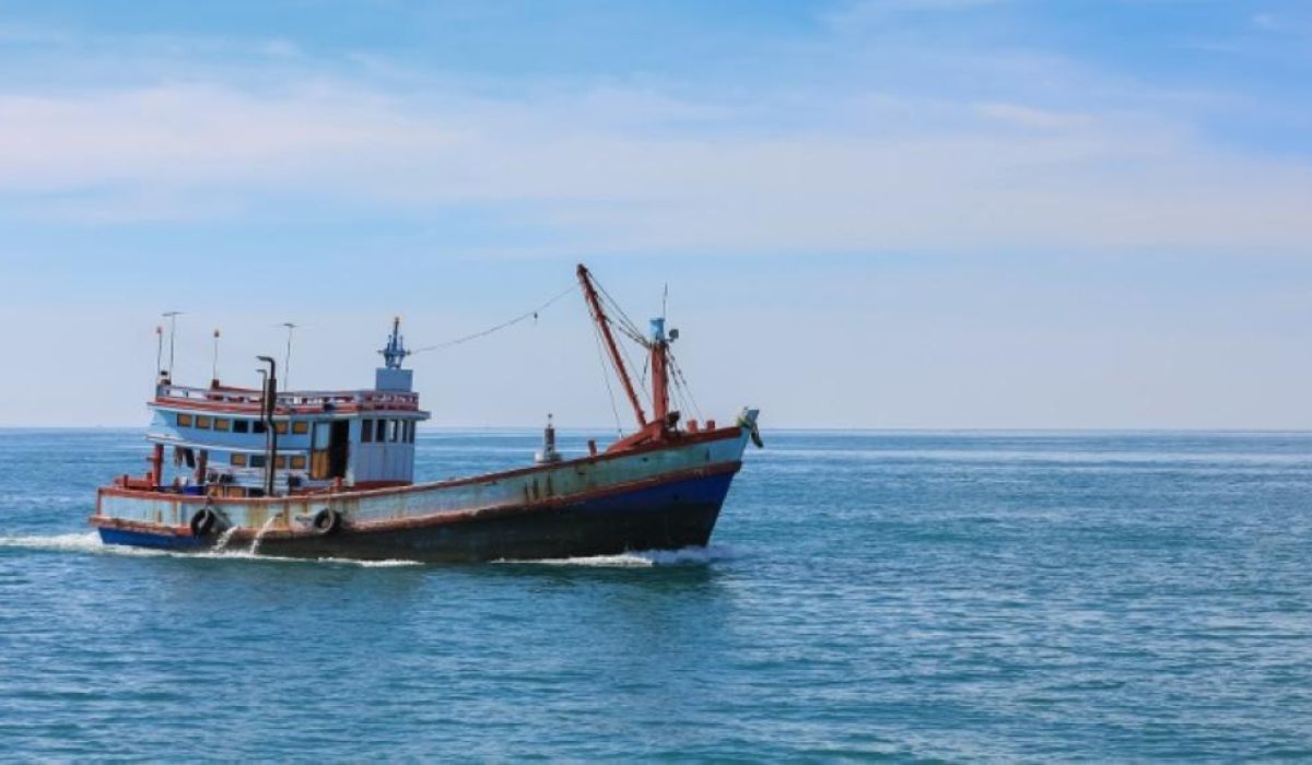 ضبط مركبي صيد تونسيين داخل المياه الإقليمية