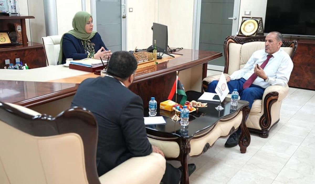 "الكيلاني" تبحث آلية عمل مشروع منحة الزوجة والأبناء