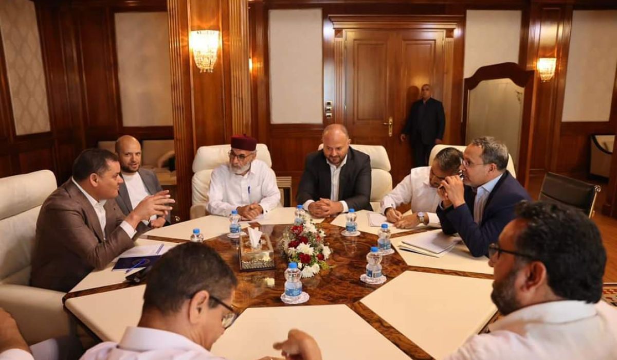 رئيس حكومة الوحدة الوطنية يبحث أوضاع مهجري بنغازي