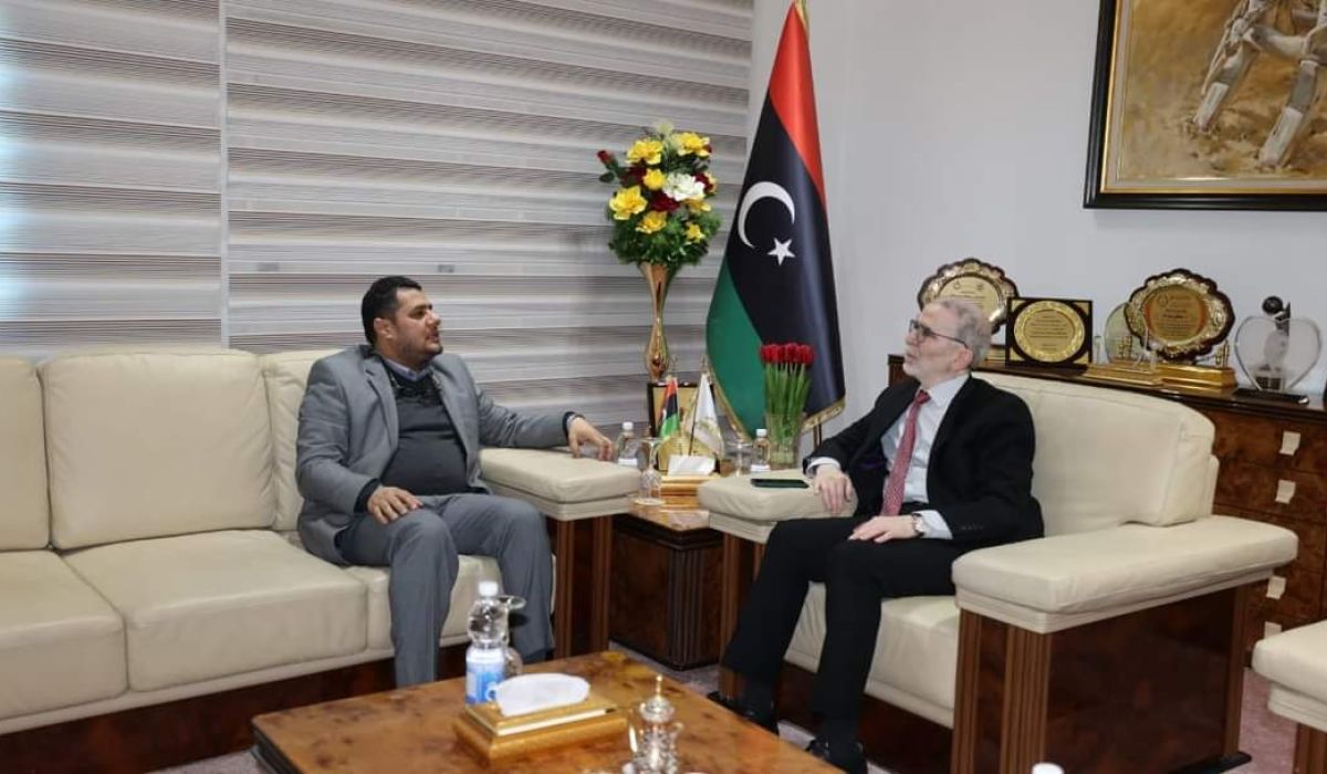 "صنع الله" يجتمع مع وكيل هيئة الرقابة الإدارية