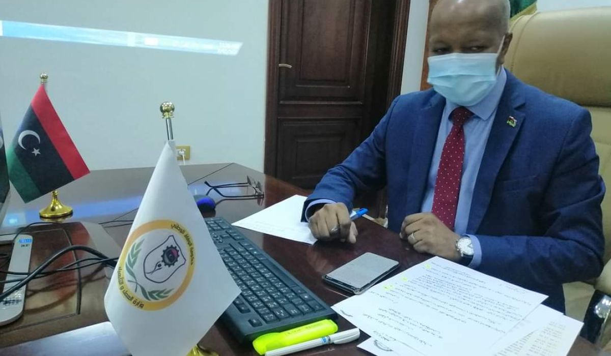 الأمين يؤكد جاهزية وزارة العمل والتأهيل لبدء تنفيذ برنامج تشغيل الشباب