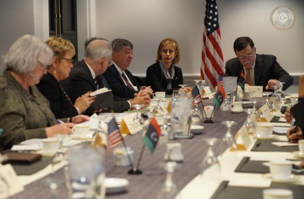 صنع الله يستقبل سعادة السفير البريطاني لدى ليبيا