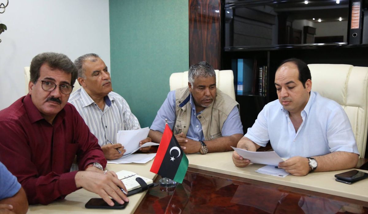 معيتيق يمهل شركة الخدمات العامة عشرة أيام لتنظيف طرابلس بعد استئناف العمل في مكب أبوسليم