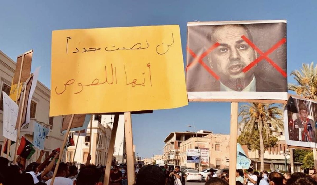 متظاهرون بمدينة مصراتة ضد الفساد يوجهون مطالبهم إلى الأجهزة الرقابية