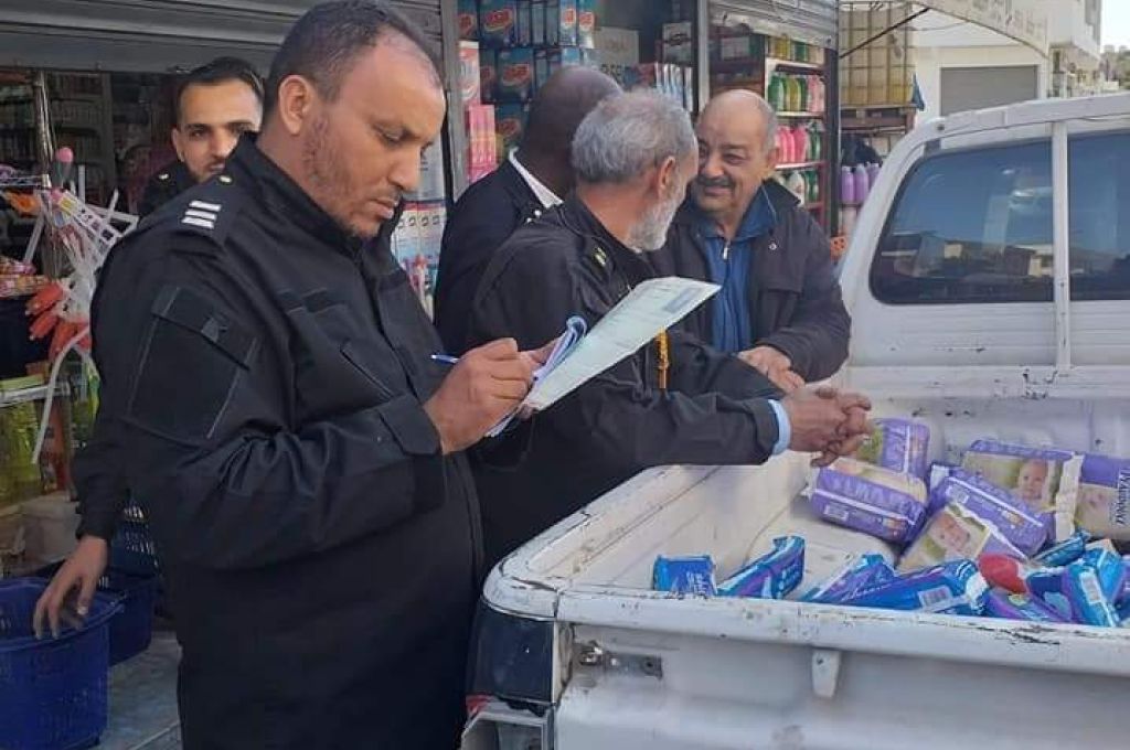 الدولار يواصل ارتفاعه بالسوق الموازي