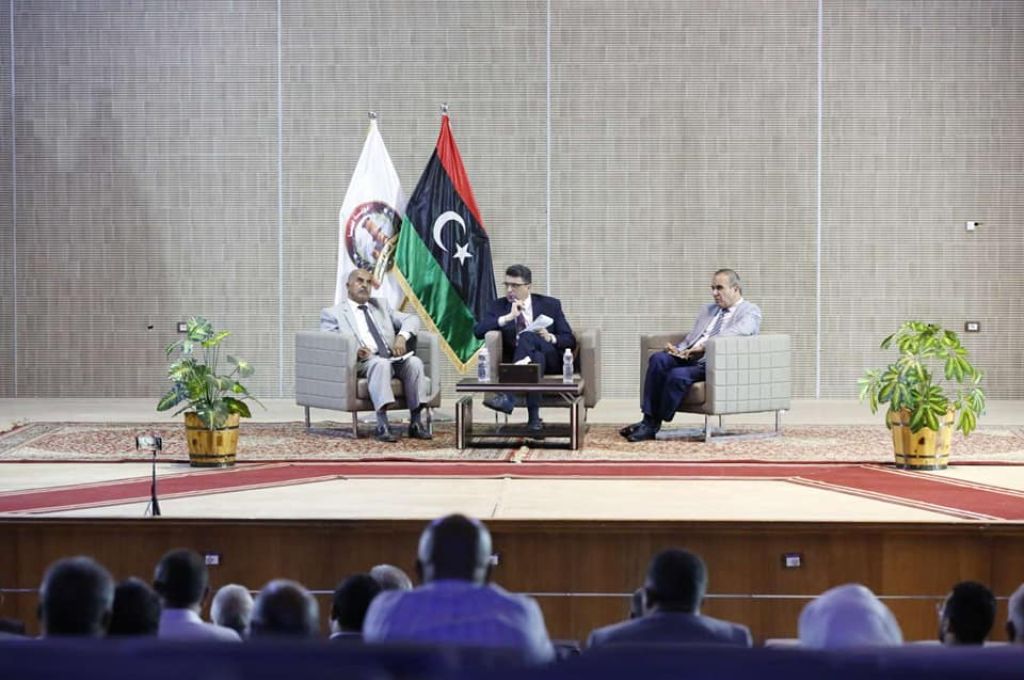 سبوتنيك: من بينهم ليبيا.. خبراء يوضحون أسباب تذبذب أسعار النفط واحتمالية بلوغه 100 دولار