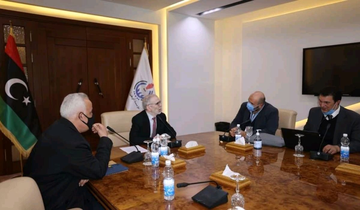 "صنع الله" يجتمع مع أعضاء هيئة التدريس بكلية طب الأسنان بجامعة طرابلس