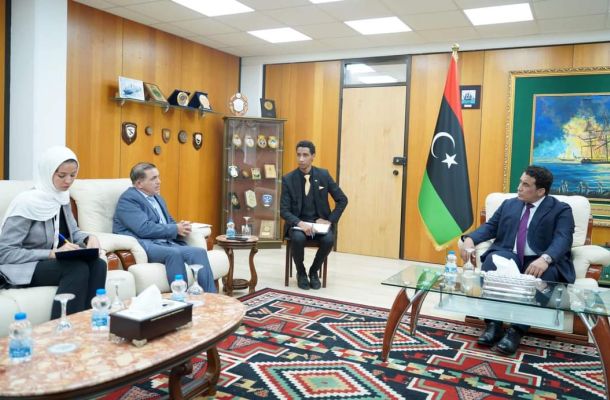خلال اجتماعه مع رئيس المجلس الرئاسي.. "العابد" يقدم إحاطةً كاملة حول عمل وزارتي العمل والتأهيل والخدمة المدنية