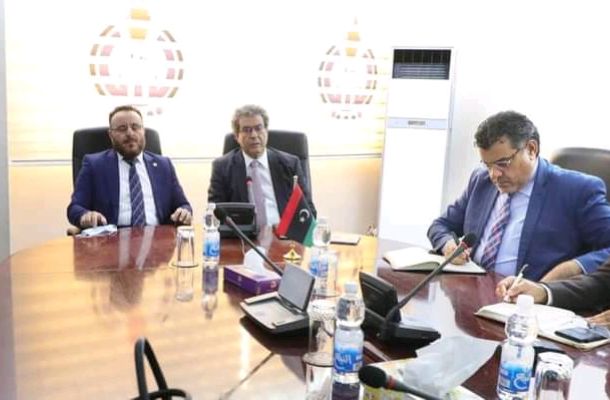خلال اجتماعه مع مدراء المصارف التجارية.. الكبير يشدد بضرورة قبول الصكوك وعدم إرجاعها