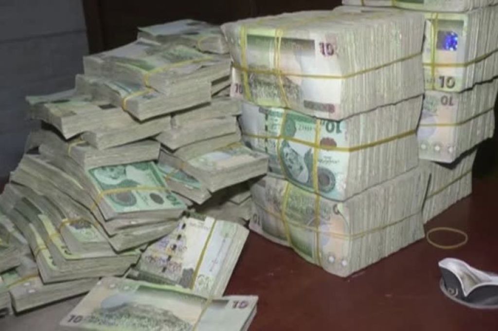 34751EE4 14F1 467B 8525 B2403F127B04 939ba654