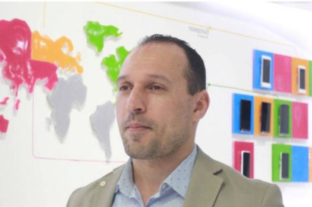 FD0AB728 6A53 4224 A5E1 21D235E6E49F c8307528