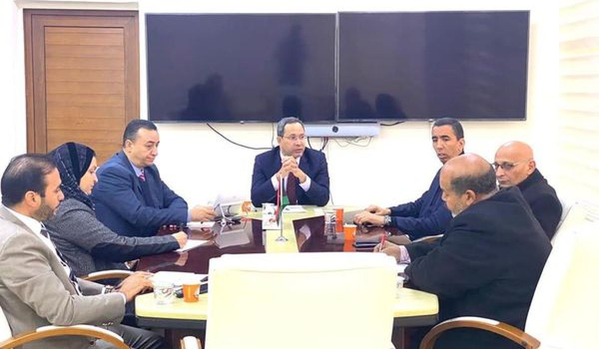 عادل جمعة يبحث تعثر بعض الإفراجات المالية للمعلمين