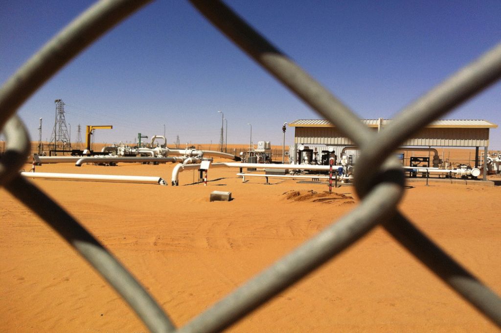 عرقلة شاحنات البضائع الليبية من قبل محتجين توانسة بالمناطق الحدودية