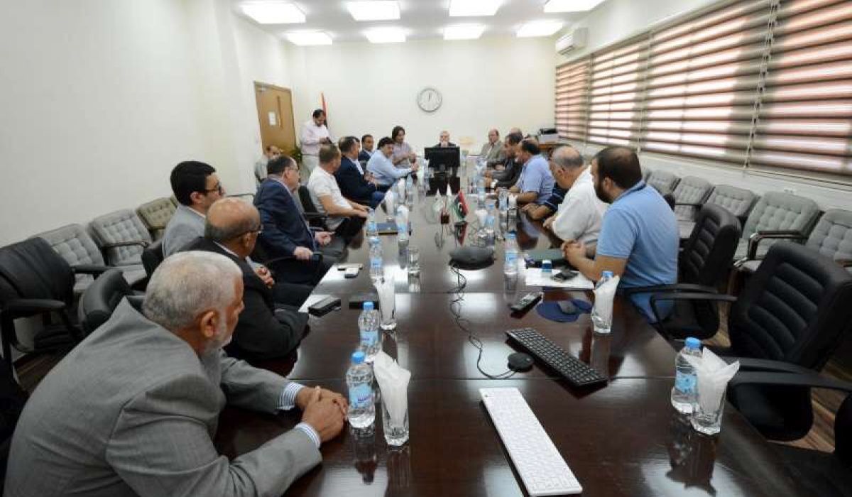 صنع الله يلتقي مع رجال الاعمال بمدينة بنغازي