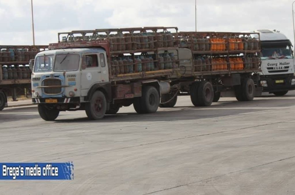 "عاشور": ضمنها سياسة سعر الصرف الحالي.. هذه أبرز المشاكل التي سببت أزمة سيولة حادة بالبنوك