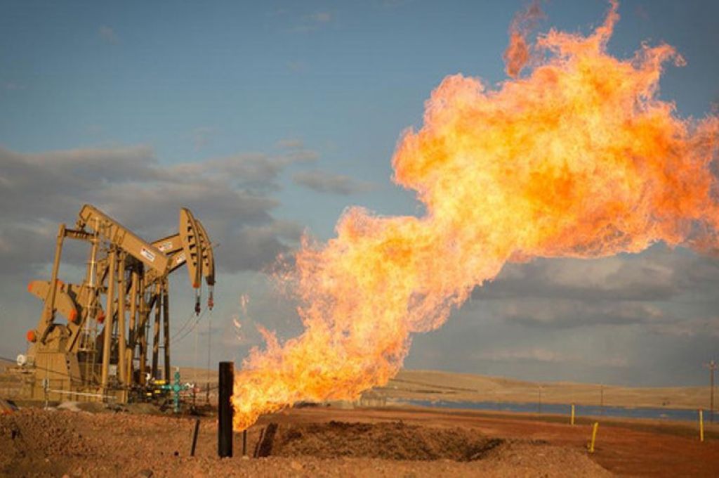 استعدادات لتشغيل حقلي النافورة والبيضاء بعد رفع القوة القاهرة عن ميناء رأس لانوف