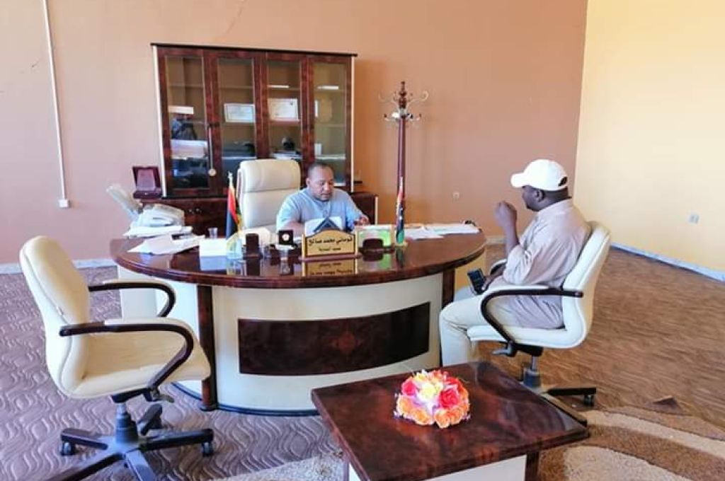 عميد بلدية غات يكلف مهندسين لإعداد دراسة حول الطرق الرئيسية بالبلدية