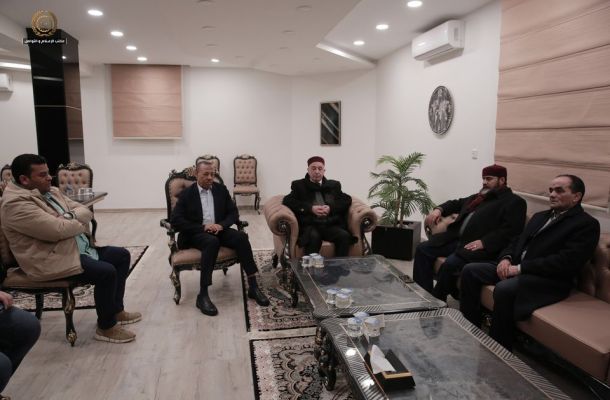 صحيفة روسية : " طباخ " بوتين يدفع أموالاً للعملاء الروس الذين تم الإفراج عنهم في ليبيا