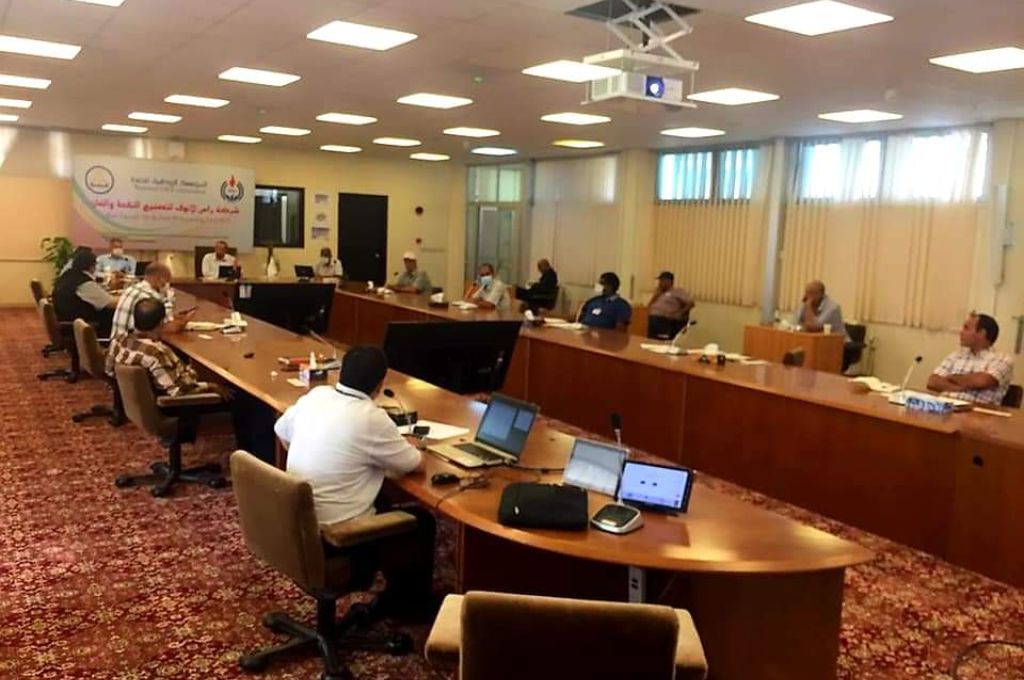 تراجع أسعار النفط بسبب فيروس كورونا .. وخام برنت عند 43 دولارا للبرميل