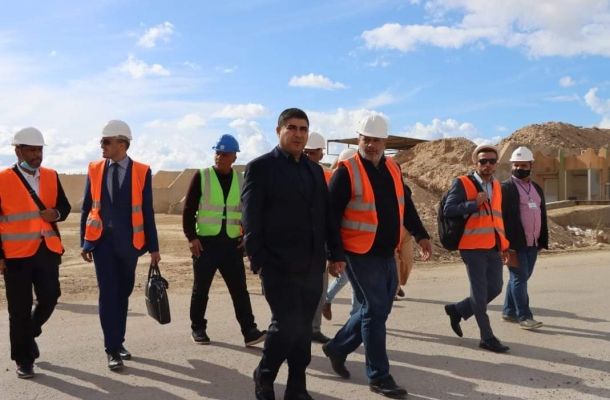 "أبوجناح" يشدد على ضرورة إصلاح ومعالجة الطرق والبنى التحتية التي تعاني منها المناطق