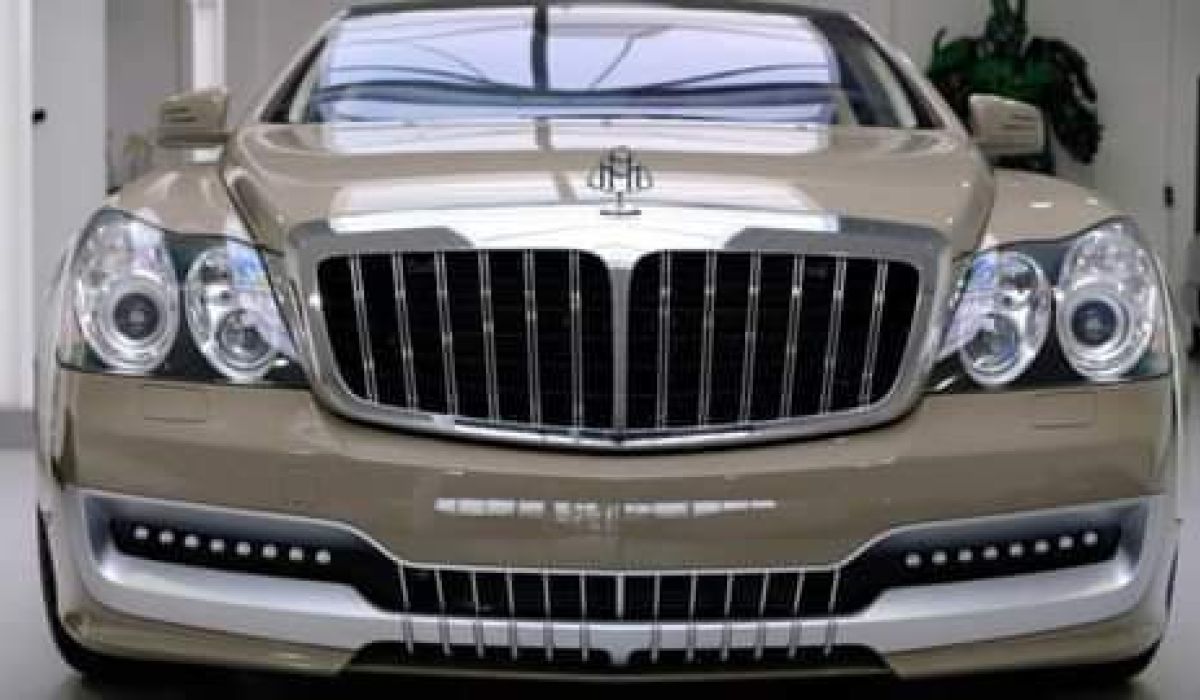 تاجر هولندي يعرض سيارة القذافي "مايباخ كوبيه " للبيع بقيمة 1.15 مليون دولار