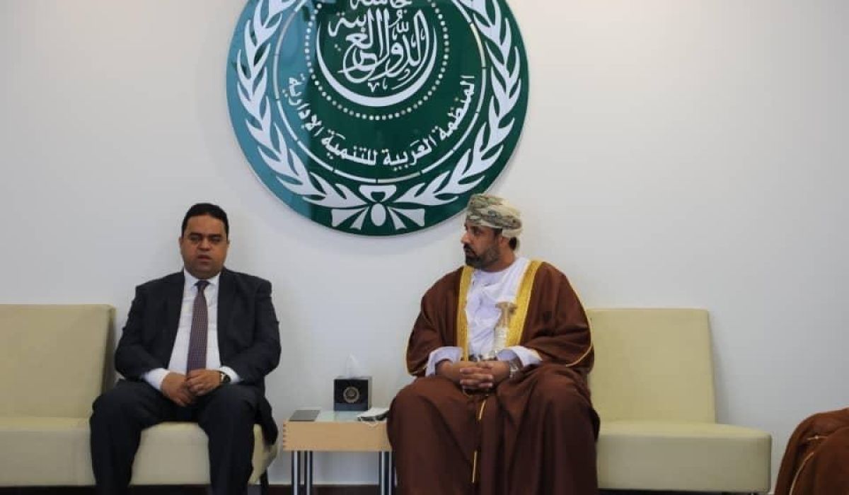 وزير العمل والتأهيل يلتقي نظيره العُماني لمناقشة عدد من الملفات ذات الطابع المُشترك