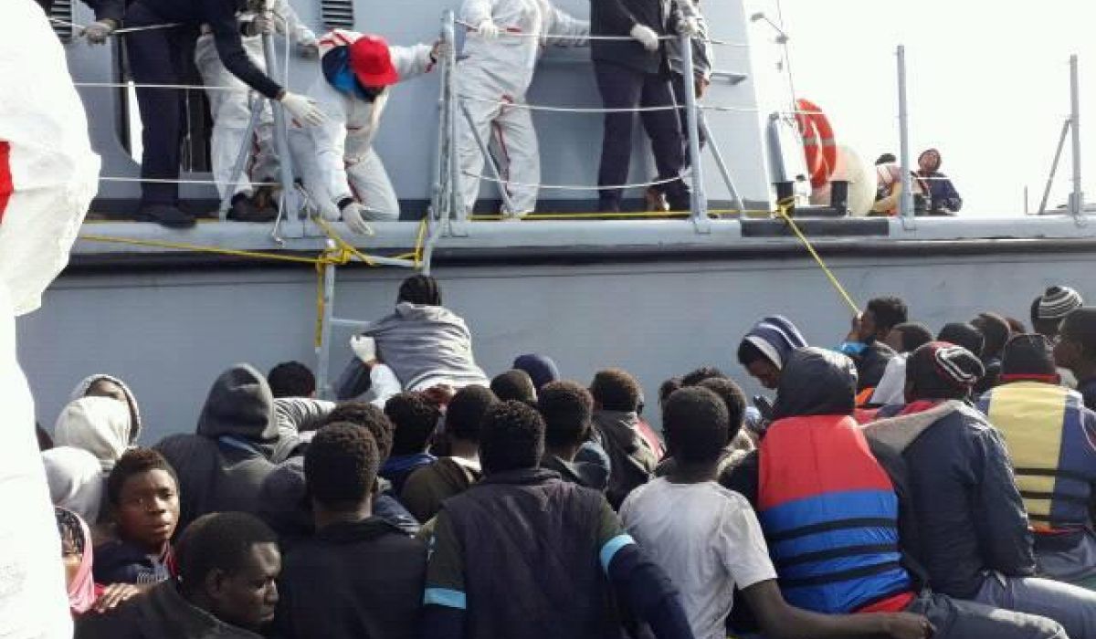 القوات البحرية الليبية تتمكن من إنقاذ أكثر من 200 مهاجر غير شرعي