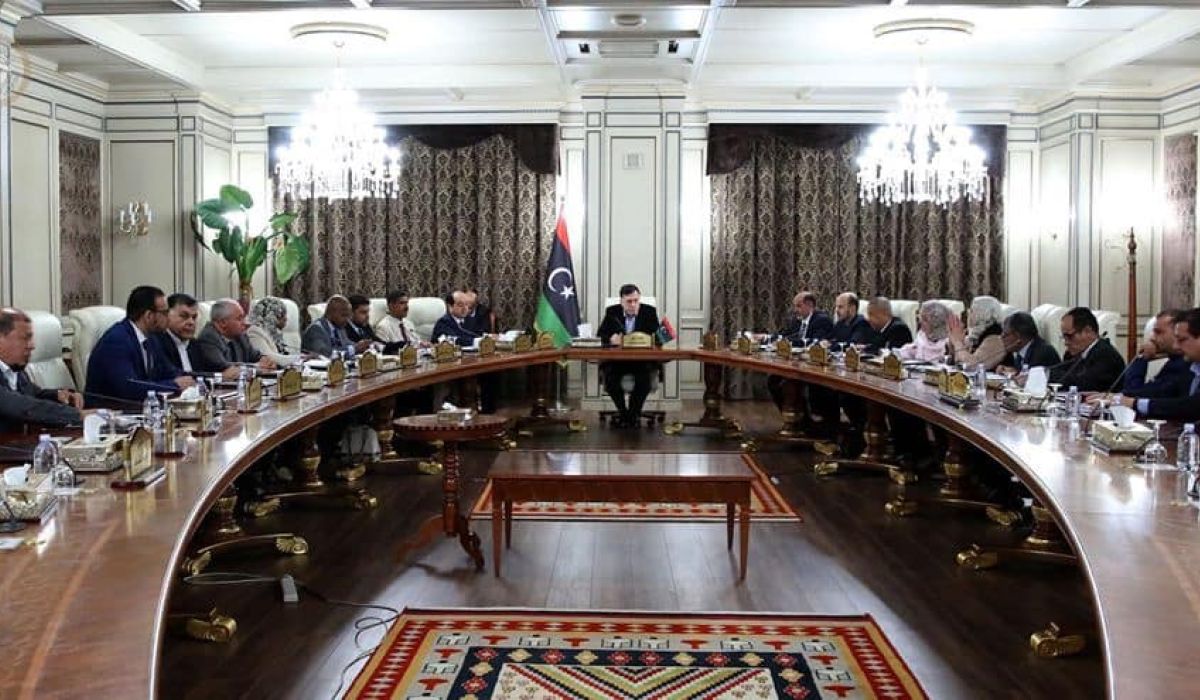 الرئاسي يطيح بوعوده جانباً .. ومرتبات أعضاءه وموظفيه لا يطالها أي تخفيض