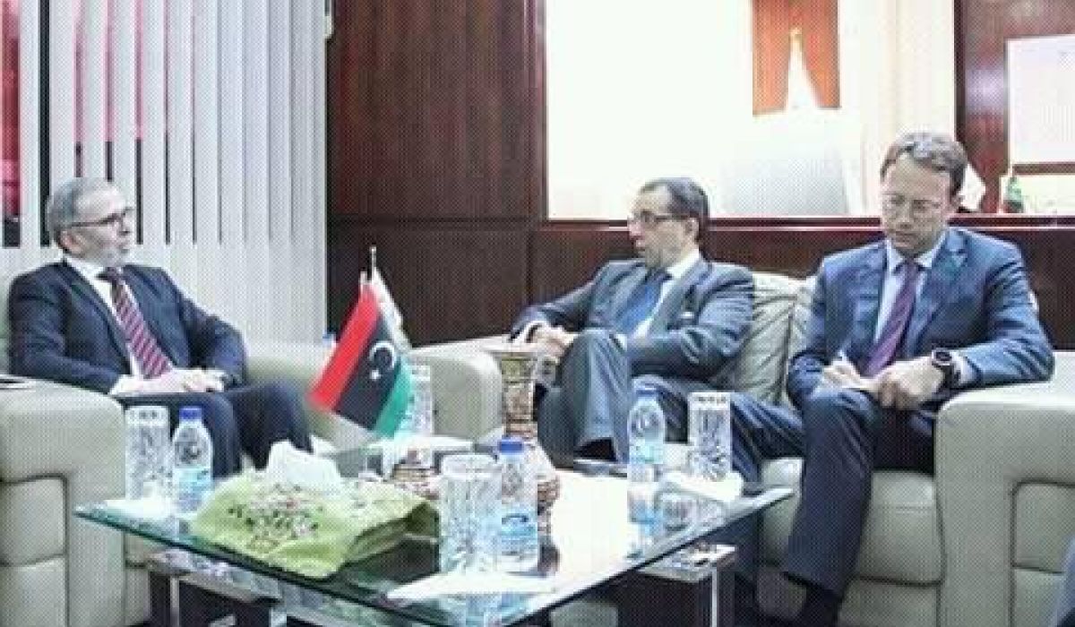 السفير الإسباني يشيد في لقائه مع صنع الله بمساهمة المؤسسة الوطنية للنفط في انعاش الاقتصاد