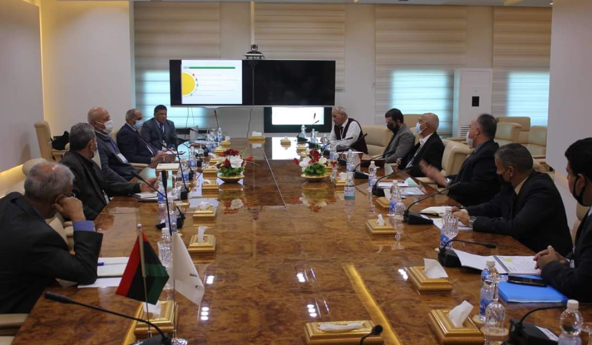 الوطنية للنفط تناقش تحسين معدلات الإنتاج للحقول النفطية