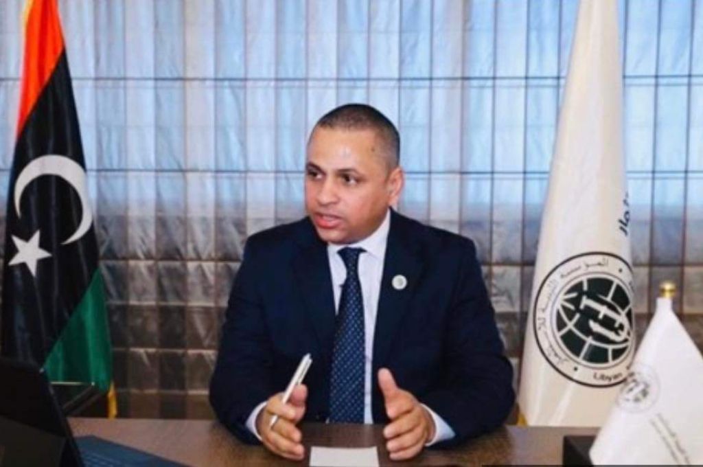 "علي محمود" يؤكد تلقيه تهديدات ورسائل ابتزاز من الأمير البلجيكي لوران