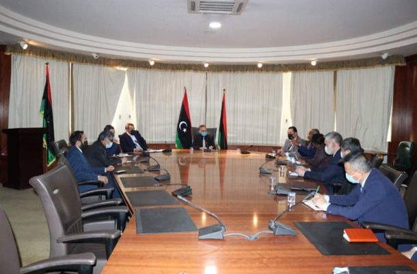 عاجل: وزير الصحة بحكومة الوحدة الوطنية يقيم مؤتمراً صحفياً بعد وصول أول شحنة من لقاح كورونا.. وهذه التفاصيل
