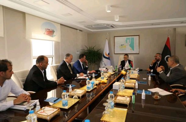 المجلس البلدي طبرق يناقش مع شركة سيدم الفرنسية دراسة العمرة الجسيمة لمحطة مياه الشرب